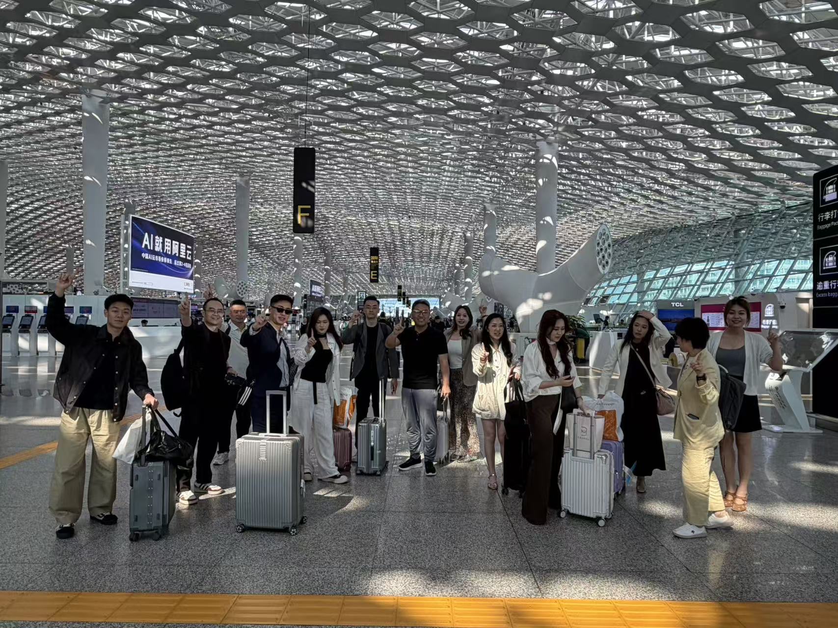 深港研学之行｜沪上同仁赴深港实地考察，跨城联动共探高端不动产发展新机遇
