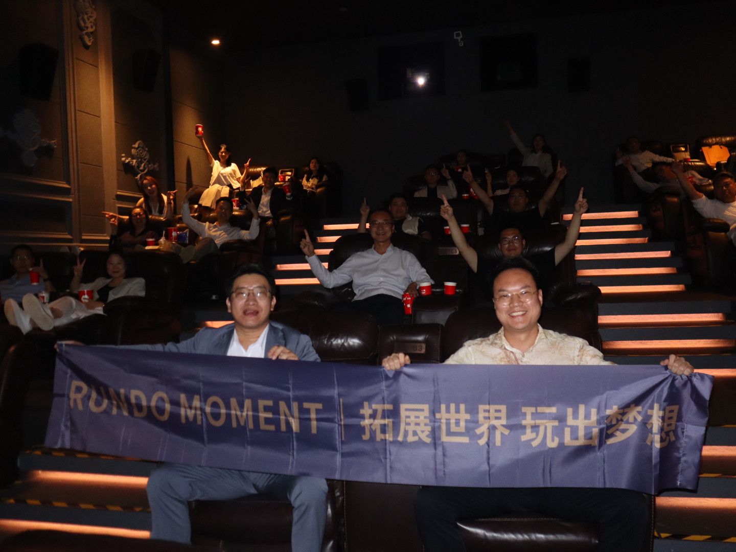跨城同赏,热血同行|RUNDO 沪深伙伴集体观影《功夫女足》团建活动圆满举行